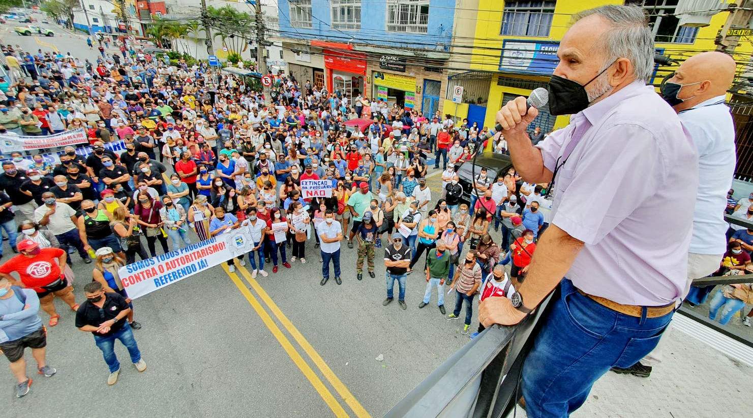 Guarulhos/SP | Servidores protestam contra o fechamento da Proguaru e deliberam por greve