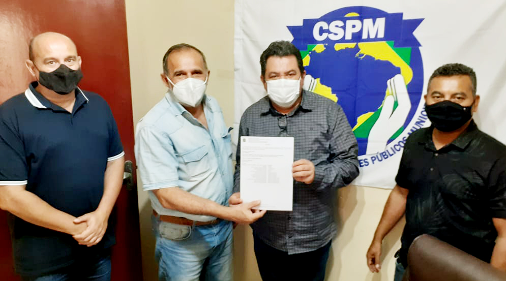 Piratininga/SP | Presidente Aires entrega certidão sindical aos dirigentes do Sindserv