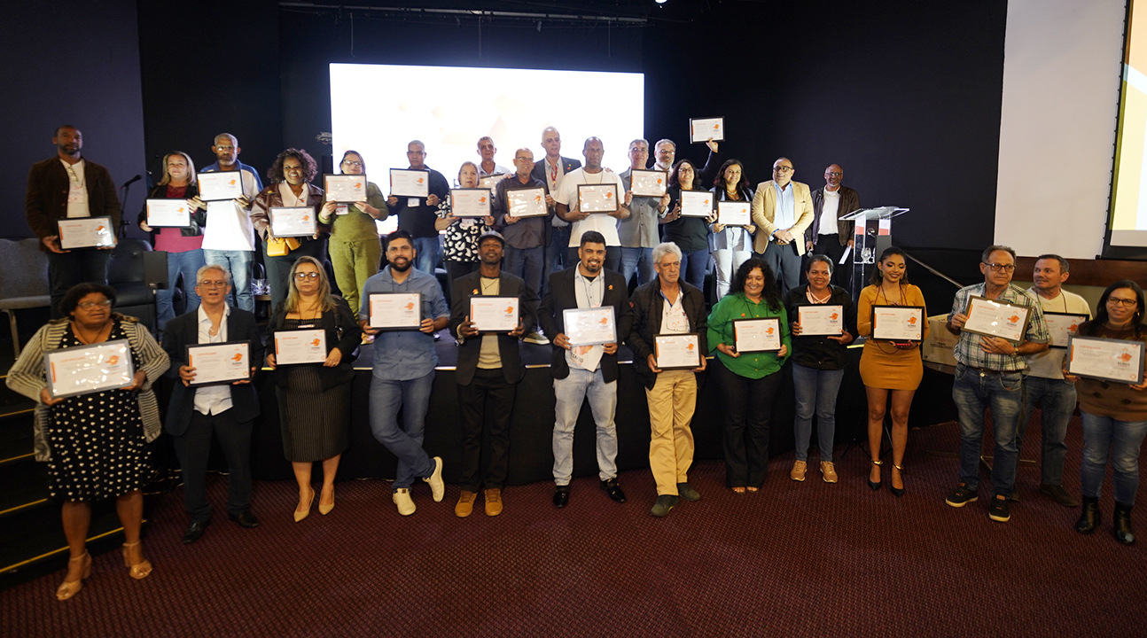 Presidente Aires Ribeiro participa da cerimônia de criação da FESMIG – Federação dos Servidores Públicos Municipais de Minas Gerais